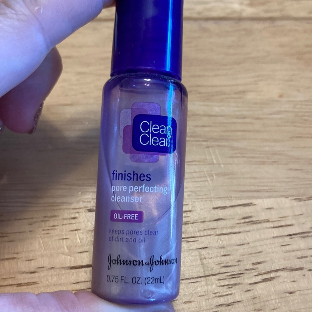 Clean & clear pore perfecting cleanser .75oz